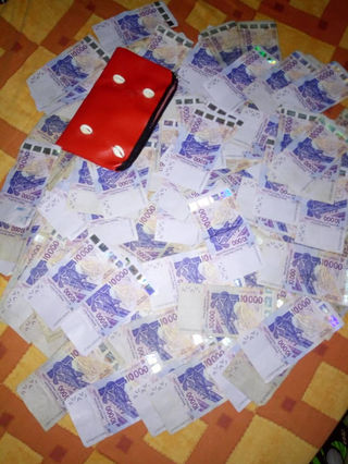 vrai portefeuille magique sans conséquence qui produit des vrais billets de banque, puissant portefeuille magique du puissant maitre vaudou gonou.